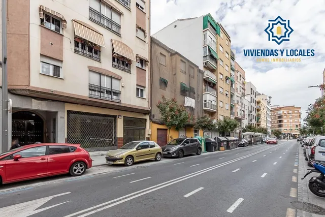 LOCAL COMERCIAL EN ARABIAL JUNTO HIPERCOR — 16