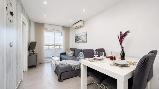 GRAN APARTAMENTO EN TORREVIEJA: 2 HAB, 1 BAÑO — 8