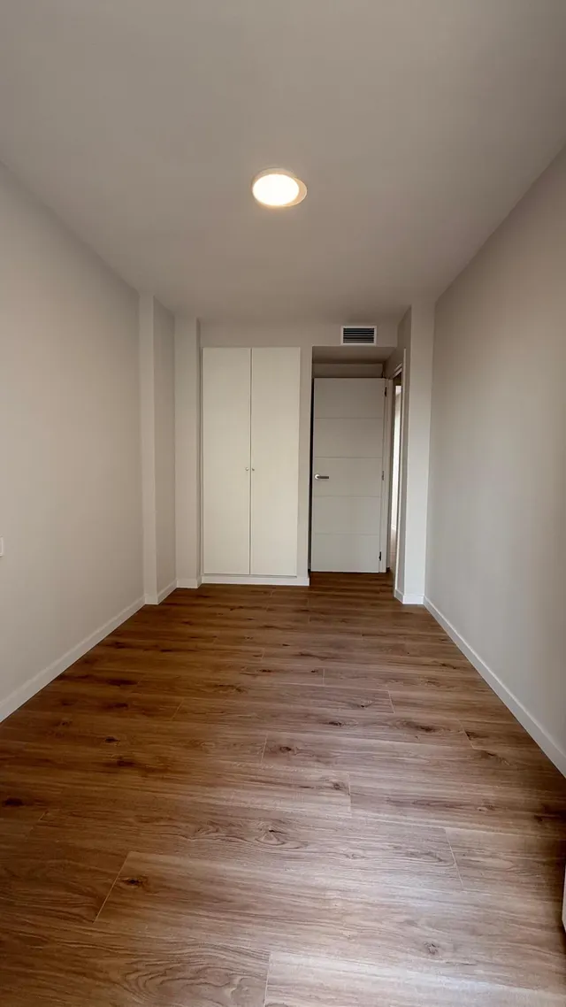 Apartamento reformado en Fuengirola, segunda línea de playa junto al puerto con licencia turística — 17