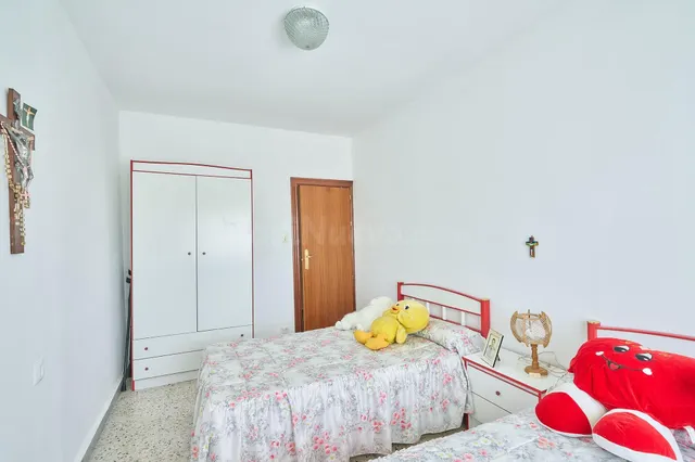 Edificio de 661 m2 con restaurante, pensión y vivienda a 15  - foto 3