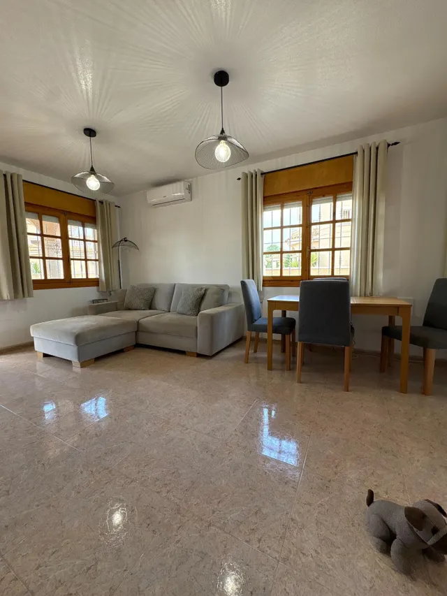 MARAVILLOSA VILLA EN ESQUINA, CON 4 DORMITRIOS Y PISCINA PRI - foto 3