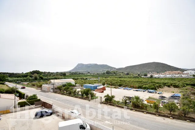 ÁTICO REFORMADO CON TERRAZA Y VISTAS DESPEJADAS AL MONTGÓ — 42
