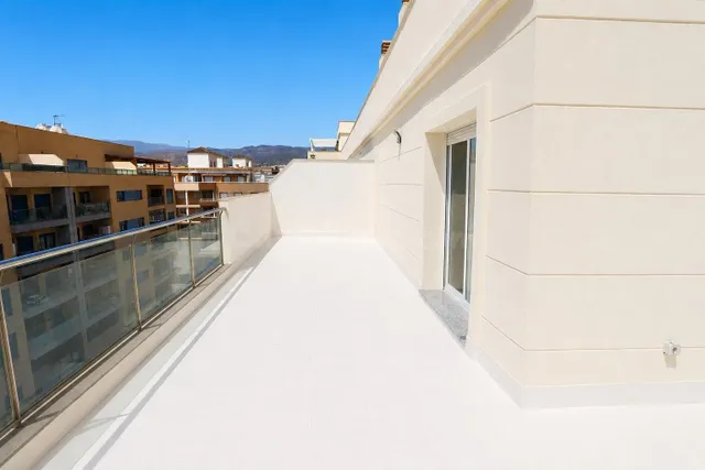 Ático con gran terraza y vistas al mar — 21