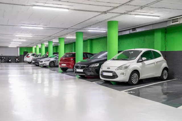 Parking de moto 2m² en alquiler - Eixample — 23
