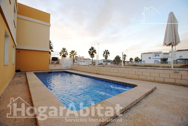 ADOSADO CON PISCINA, GARAJE Y TERRAZA CERCA DE LA PLAYA - foto 5