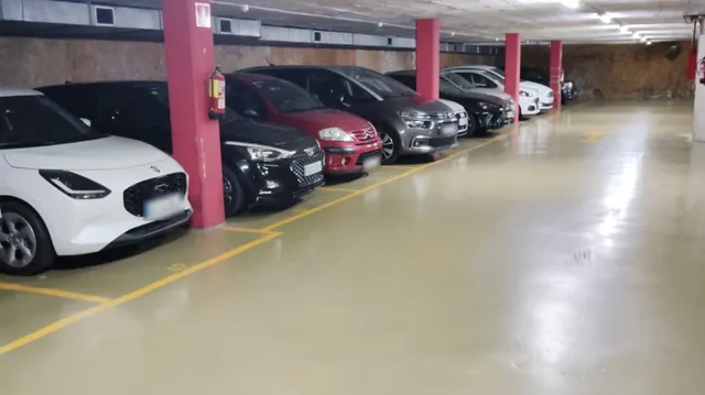Parking 8m² en alquiler - Casc Antic — 13