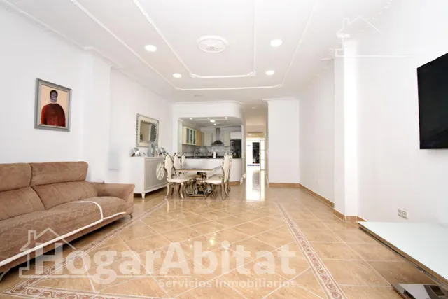 Gran patio privado y excelente ubicación en esta amplia planta baja en El Cabanyal — 4