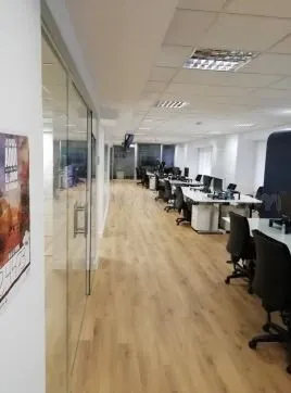 CUZCO-CASTELLANA, OFICINA LUMINOSA Y EXTERIOR 595m2, calefac