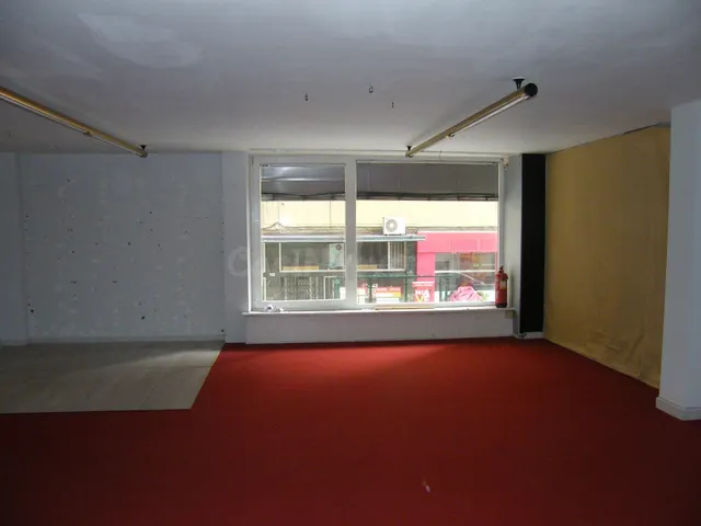 Local comercial en Torrelavega - foto 3