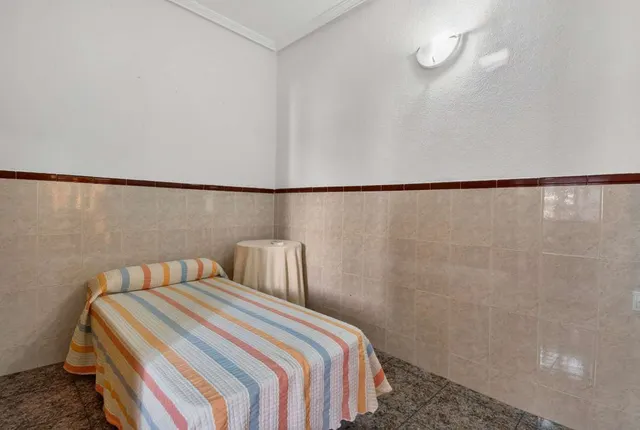 Villa 5 habitaciones 256m² en venta - LA PUNTICA — 28