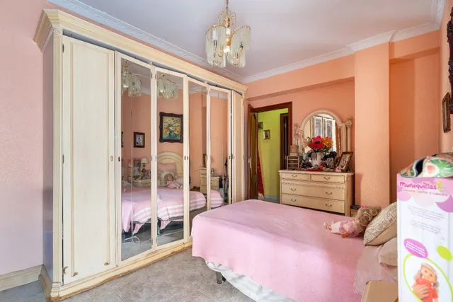 Vivienda en el centro de Almería para reformar. — 7