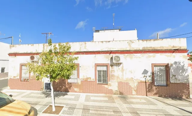 SE VENDE CASA OKUPADA en Calle CONCEJAL JULIAN JIMENEZ CARRI - foto 2