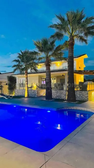 Villa 4 habitaciones 350m² en venta - Pueblo — 3