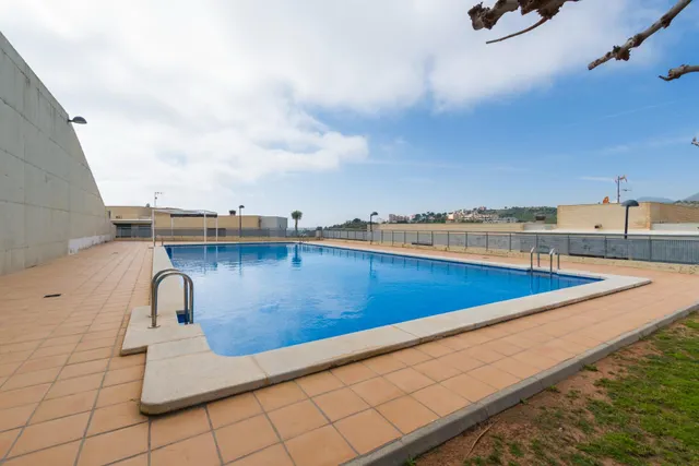 ALQUILER ANUAL : Magnífico apartamento en alquiler anual en Torre Bellver — 41