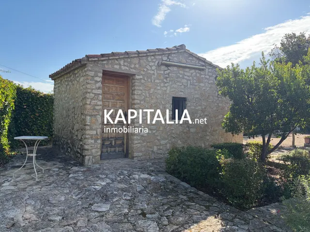 Chalet en venta en Ontinyent, a un paso del casco urbano y con bonitas vistas a la montaña. — 42