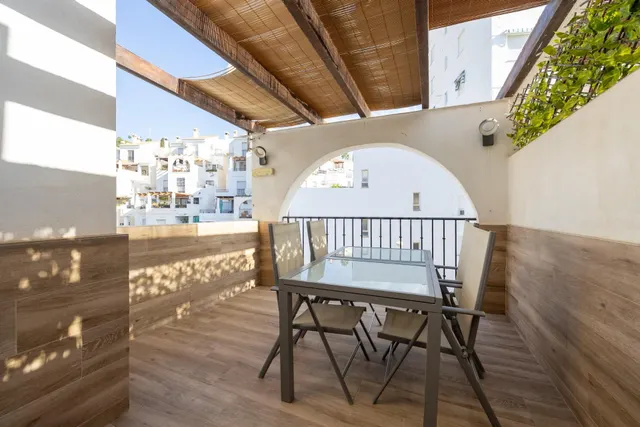 Dúplex de 4 dormitorios con vistas al mar, terraza y piscina en Velilla-Taramay — 3