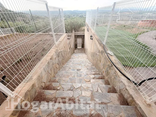 ¡encantador chalet! amplio y sofisticado con piscina, garaje y dos terrazas — 48