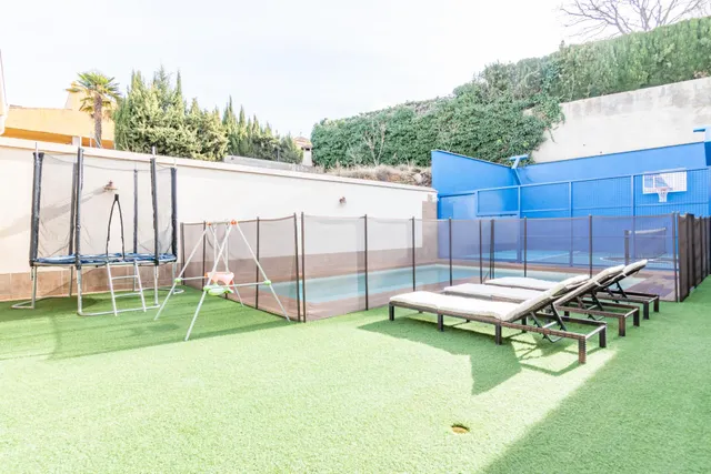 ¡Descubre el hogar de tus sueños en este espectacular chalet independiente! — 21