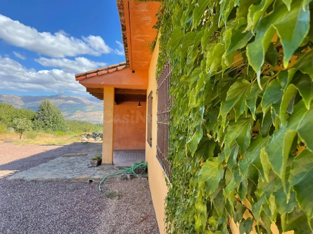 EXCLUSIVA VIVIENDA EN JARAIZ DE LA VERA A DOS HORAS DE MADRI