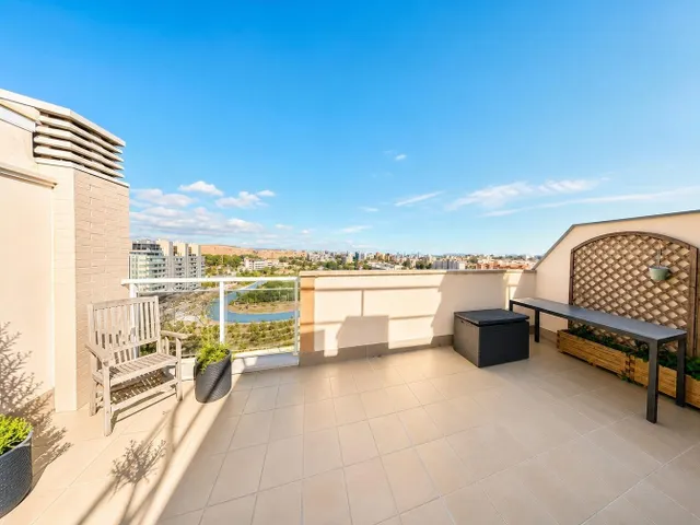 Exclusivo ático duplex con 3 terrazas en el PAU 1 - foto 2