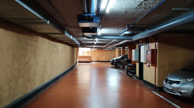 Parking de moto 9m² en alquiler - Eixample — 5
