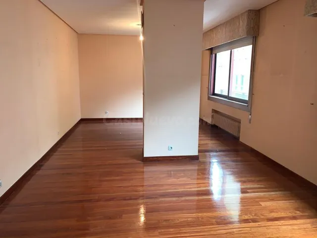 AMPLIO PISO EN VENTA (ENFRENTE AL PARQUE SAN LAZARO) CON GAR - foto 2