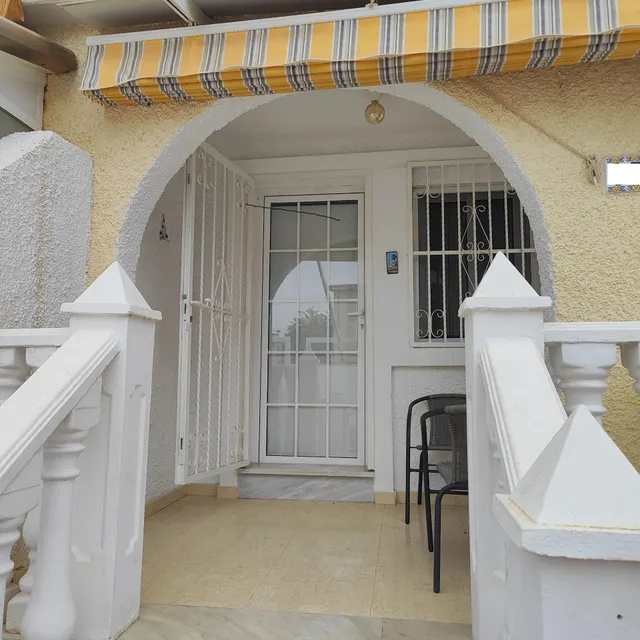 Adosado en Gran Alacant con solárium, balcón y piscina comunitaria — 5
