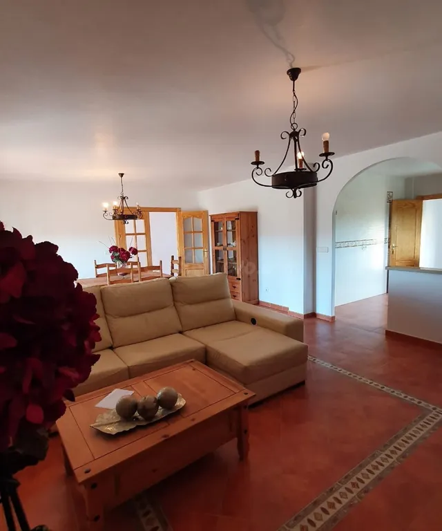 ESTUPENDO CHALET DE CUATRO DORMITORIOS EN LA PARROQUIA - foto 5