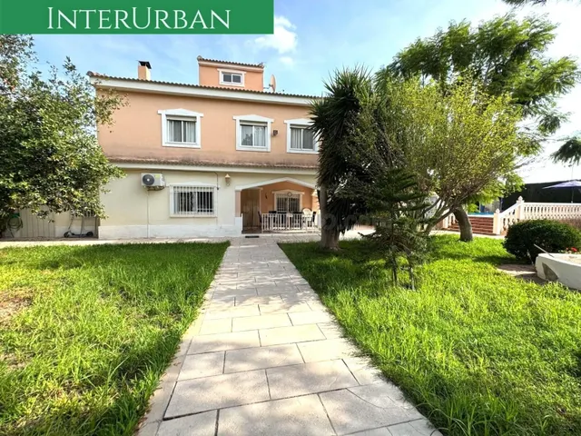 Chalet 5 habitaciones 268m² en venta - Urb. Montcati