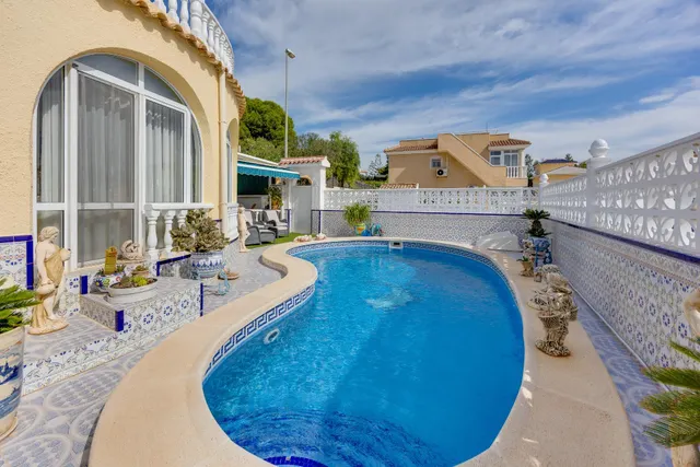 Venta de Villa Independiente con piscina Villamartín Orihuela Costa — 10