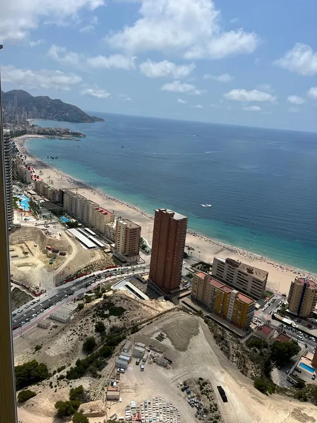 Se vende preciosos apartamento en Poniente con 2 dormitorios, 1 baño, parking y trastero — 42