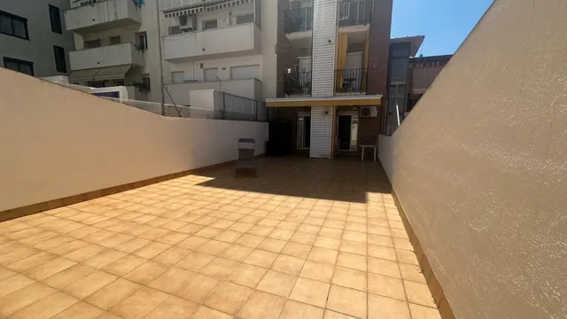 PISO CON GRAN TERRAZA - CASTELLDEFELS - CENTRO — 28