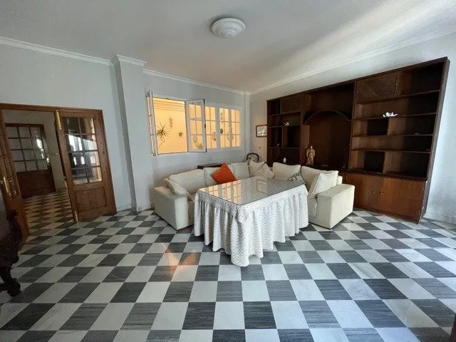 CASA EN EL CENTRO DE SANLUCAR — 6