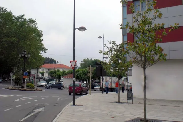 BAJO COMERCIAL NUEVA construcción EN VENTA O ALQUILER. CENTRO CAMBRE — 2