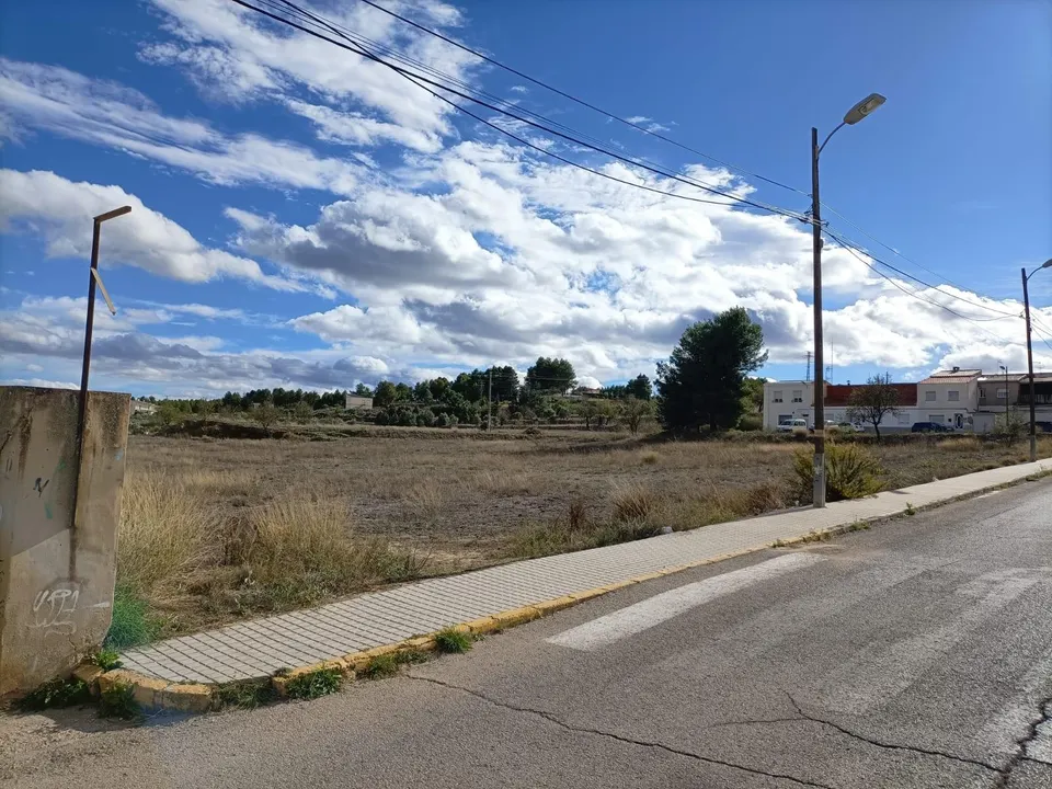 PARCELAS URBANAS UBICADAS EN ZONA "LAS FUENTECICAS"
