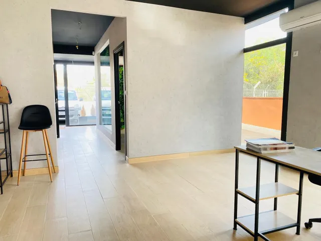 Local comercial 81m² en venta - Villamartín-Las Filipinas — 35