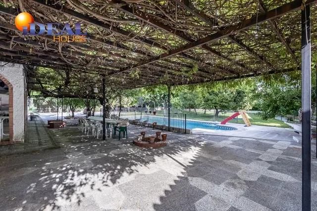 Espectacular Chalet en Ogijares - Ideal para Familias — 12