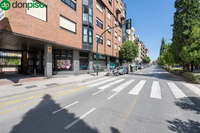 Amplio local comercial en Camino de Ronda — 6