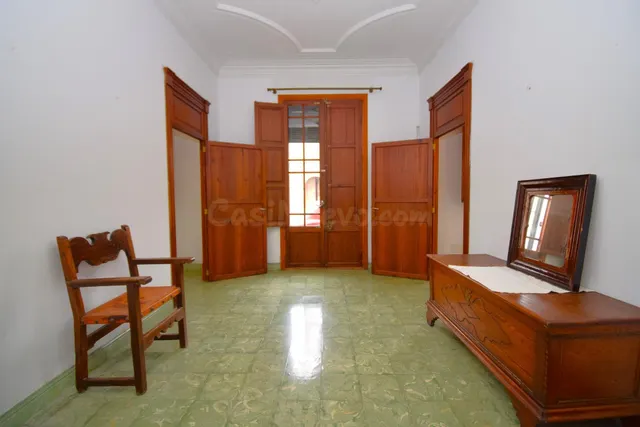 Fantástica casa de pueblo con garaje, patio y acceso por dos - foto 4