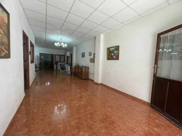 Gran vivienda con garaje, patio y solárium privado en Rojale - foto 2