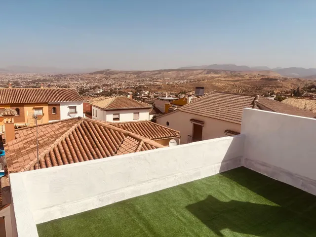 Casa en venta en Monachil (Granada) – Amplia, luminosa y con gran potencial — 28