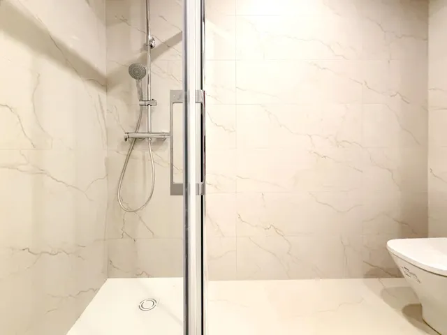 SE VENDE AMPLIO PISO DE DOS DORMITORIOS CON REFORMA A ESTRENAR EN ARRABAL - ZARAGOZA — 23