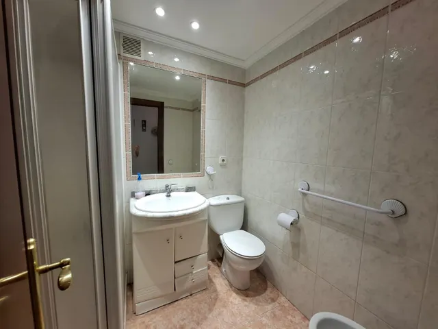 Piso de 80 m2 con ascensor en zona Rafael Alberti, Algeciras — 17