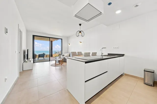 EXCLUSIVO APARTAMENTO DE 2 DORMITORIOS CON VISTAS PANORÁMICAS AL MAR – CARVAJAL, FUENGIROLA — 4