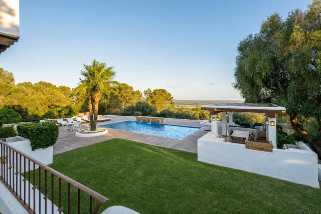 Exclusiva villa de lujo con torreón de inspiración ibicenca  - foto 5