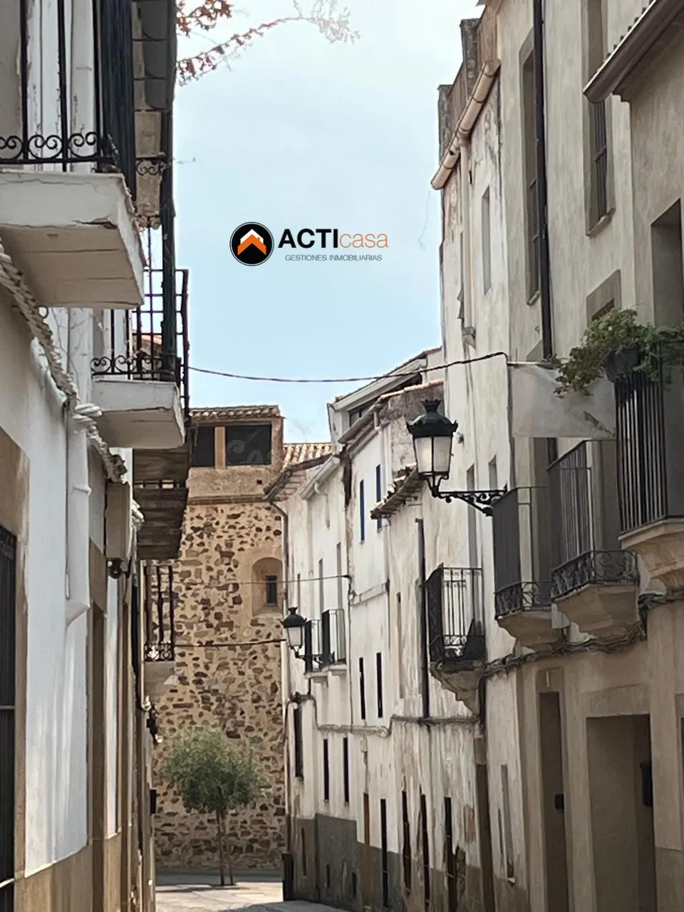 CASA CON ENCANTO EN EL CASCO ANTIGUO DE CÁCERES