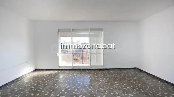 PISO ALQUILADO 95 M2, 3 habitaciones, CON BALCÓN, EN C/ FINE - foto 2
