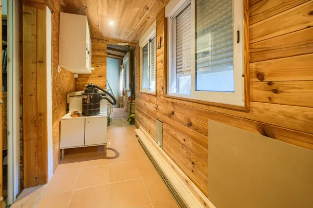 Chalet independiente de una planta con apartamento, piscina y parcela urbana de 2.800 m2 — 38