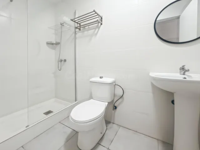 Amplio Local Comercial Reformado en Puerto de Castellón - foto 4