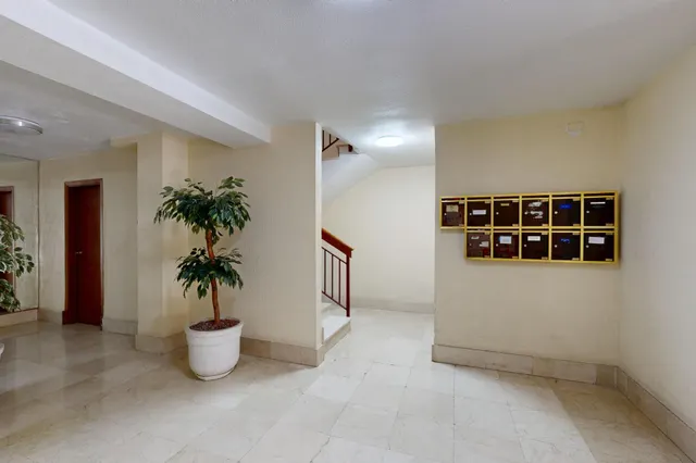 Piso exterior de 111 m2 con 4 dormitorios, garaje y trastero en Av Juan Antonio Perea — 50